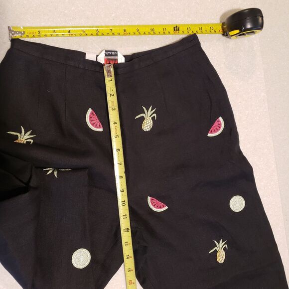 Talbots Crop Pants 8 Women's Irish Linen Black Embroidered Printed Fruit High - Picture 6 of 9